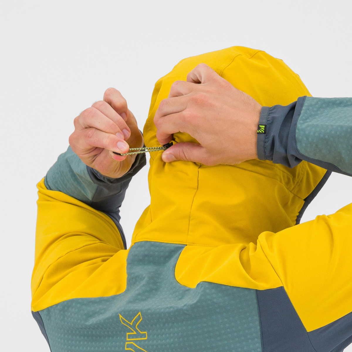 09-2511003-043_LEDE CAPP_RETRO